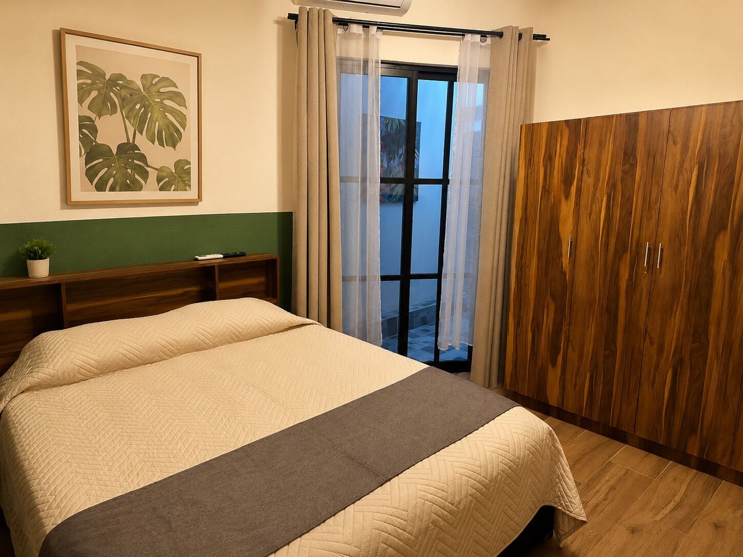 Free WiFi, bed sheets