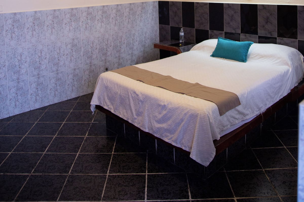 Economy Double Room | Free WiFi, bed sheets