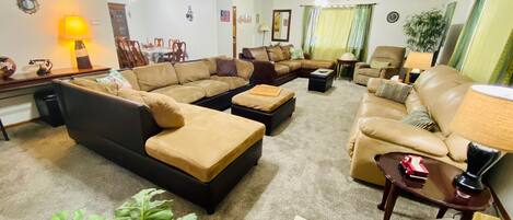 Älytelevisio, kirjoja, työhuone