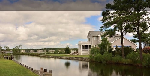 Family Friendly Townhome in desired Stewards Watch Community- 5mins to the beach