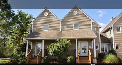Family Friendly Townhome in desired Stewards Watch Community- 5mins to the beach