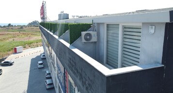 Minibar y ropa de cama 