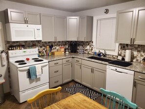 Fridge, microwave, oven, stovetop - Clean Ground Level Apt/Queen Bed/Free Parking & Laundry/Close to Downtown (Fargo)