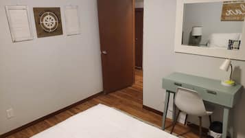 2 bedrooms, desk, iron/ironing board, free WiFi