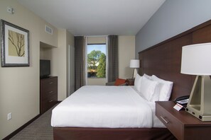 1 bedroom, free WiFi, bed sheets - King Suite | Free Breakfast. Pool Access. (Carlsbad)