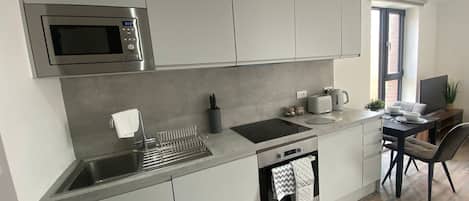 Premium Apartment, Ensuite, City View | Shared kitchen