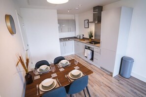 Appartement Deluxe, accessible aux personnes à mobilité réduite, salle de bains attenante | Restauration