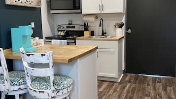 Dining tables, kitchen islands