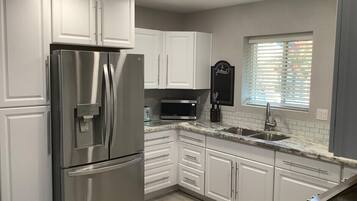 Cottage, Private Bathroom (Flawless Faith) | Private kitchen