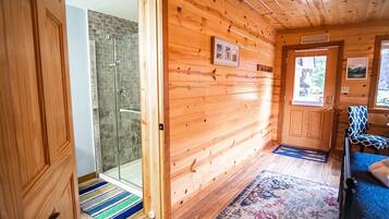 シャワー、ヘアドライヤー、タオル、石鹸