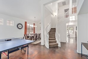 Interior - 5 King beds! Large home, sleeps 18 in beds! Outdoor pool and firepit! (Mesa)