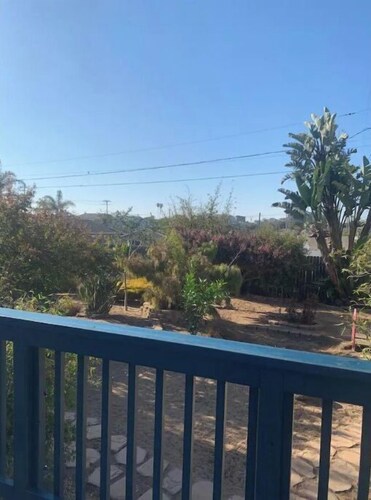 Cheerful 3br, 2ba just blocks to the beach!