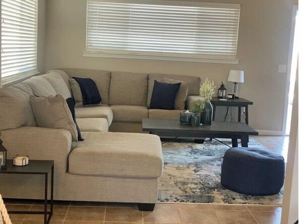 Smart TV, computer monitors, printers - Cheerful 3br, 2ba just blocks to the beach! (Grover Beach)
