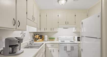 19 Green Acres Cozy Apartment