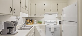 19 Green Acres Cozy Apartment