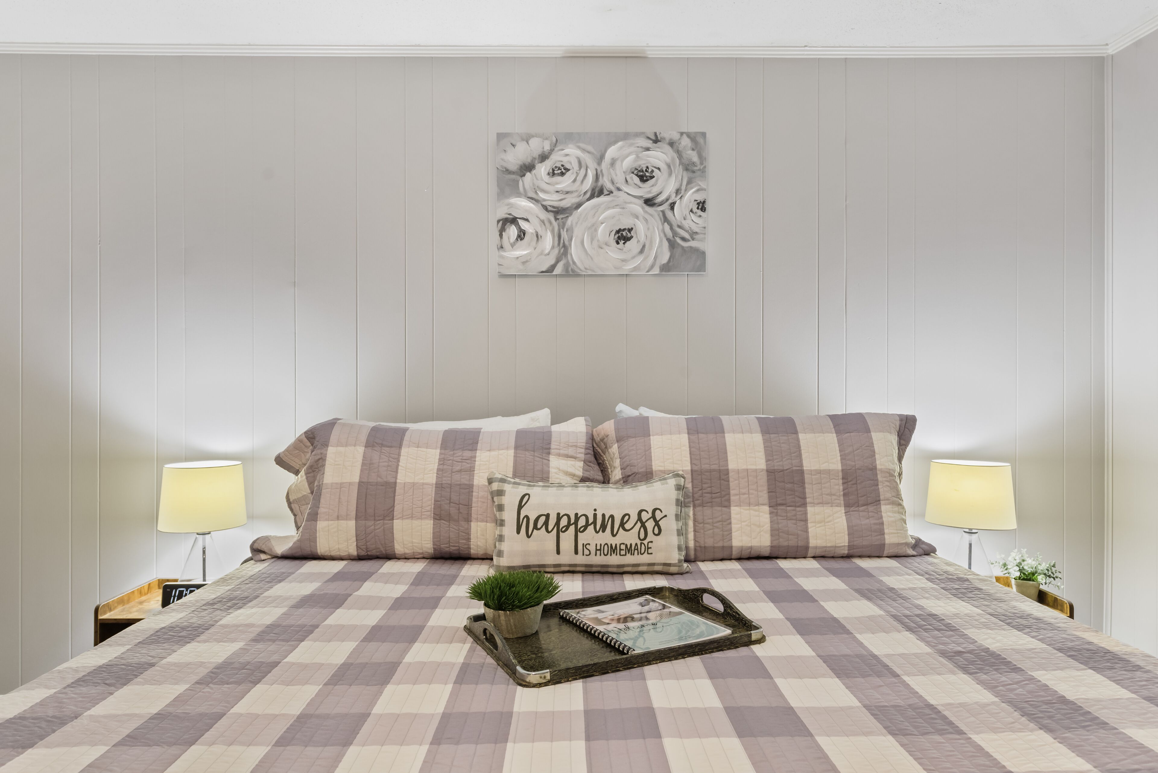 2 chambres, coffres-forts dans les chambres, fer et planche à repasser