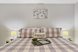 2 bedrooms, in-room safe, iron/ironing board, free WiFi