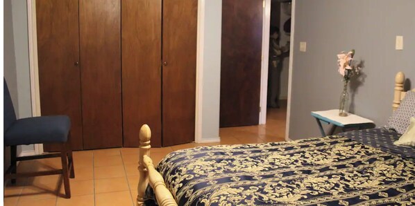 3 室のベッドルーム、アイロン / アイロン台、WiFi、ベッドシーツ