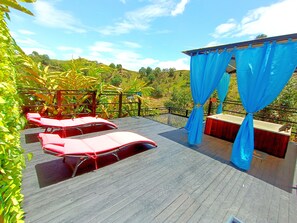 Deluxe Cabin, 1 Queen Bed, Non Smoking, Lake View | 1 bedroom, premium bedding, down comforters, Select Comfort beds