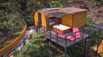 Deluxe Cabin, 1 Queen Bed, Non Smoking, Lake View | Premium bedding, down comforters, Select Comfort beds, free WiFi