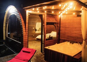 Deluxe-Ferienhütte, 1 Queen-Bett, Seeblick | Hochwertige Bettwaren, Daunenbettdecken, Select-Comfort-Betten