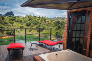 Deluxe Cabin, 1 Queen Bed, Non Smoking, Lake View | Premium bedding, down comforters, Select Comfort beds, free WiFi