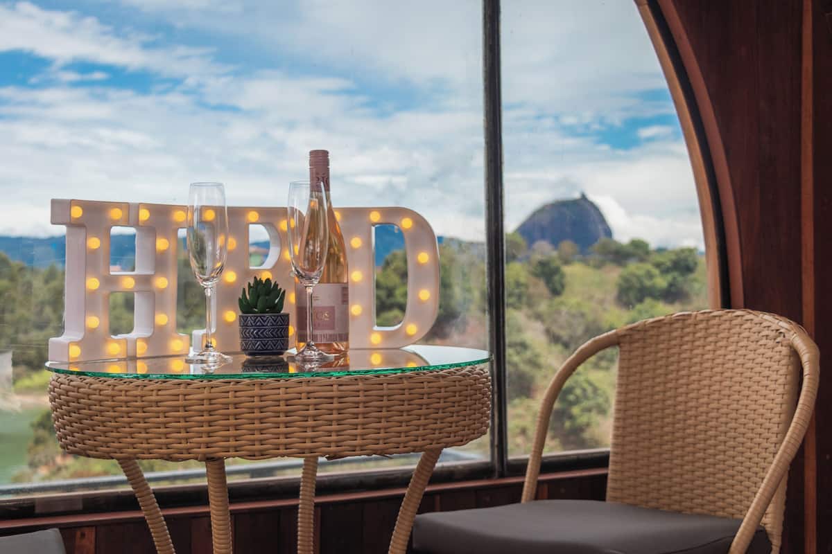 Cabin Deluxe, 1 giường cỡ queen, quang cảnh hồ | Bộ đồ giường cao cấp, chăn bông, nệm Select Comfort