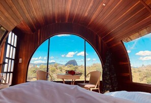 Deluxe-Ferienhütte, 1 Queen-Bett, Nichtraucher, Seeblick | Hochwertige Bettwaren, Daunenbettdecken, Select-Comfort-Betten