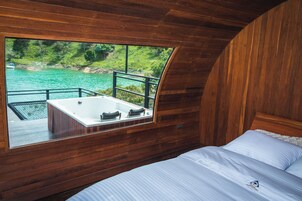 Deluxe Cabin, 1 Queen Bed, Non Smoking, Lake View | Premium bedding, down comforters, Select Comfort beds, free WiFi