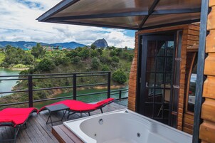 Deluxe Cabin, 1 Queen Bed, Lake View | Premium bedding, down comforters, Select Comfort beds, free WiFi