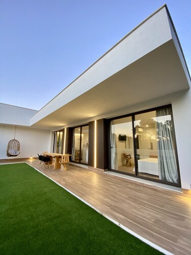 VISTA LAGO VILLE, exclusive villa for 6 guests with garden and private pool.