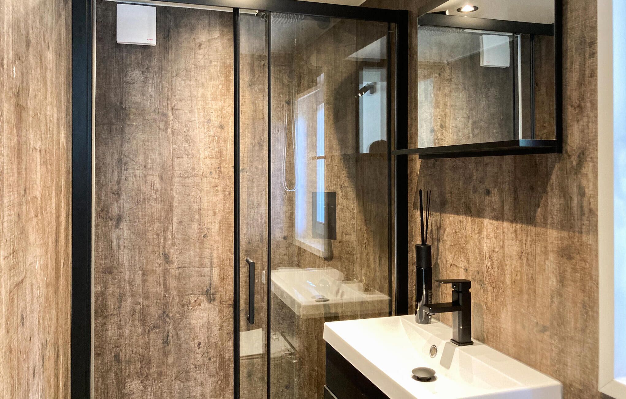 Shower, rainfall showerhead