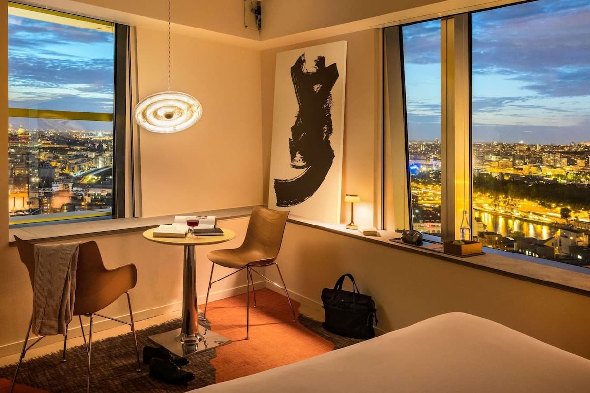 Executive Room, 1 King Bed, Corner (Panoramic Paris Eiffel Tower)