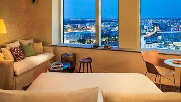 Family Suite, 1 King Bed with Sofa bed (Family) | Premium bedding, pillowtop beds, in-room safe, desk