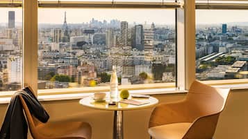 Executive Room, 1 King Bed, Corner (Panoramic Paris Eiffel Tower) | Premium bedding, pillowtop beds, in-room safe, desk