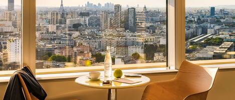 Chambre Exécutive, 1 trÚs grand lit, en angle (Panoramic Paris Eiffel Tower) | Literie de qualité supérieure, surmatelas