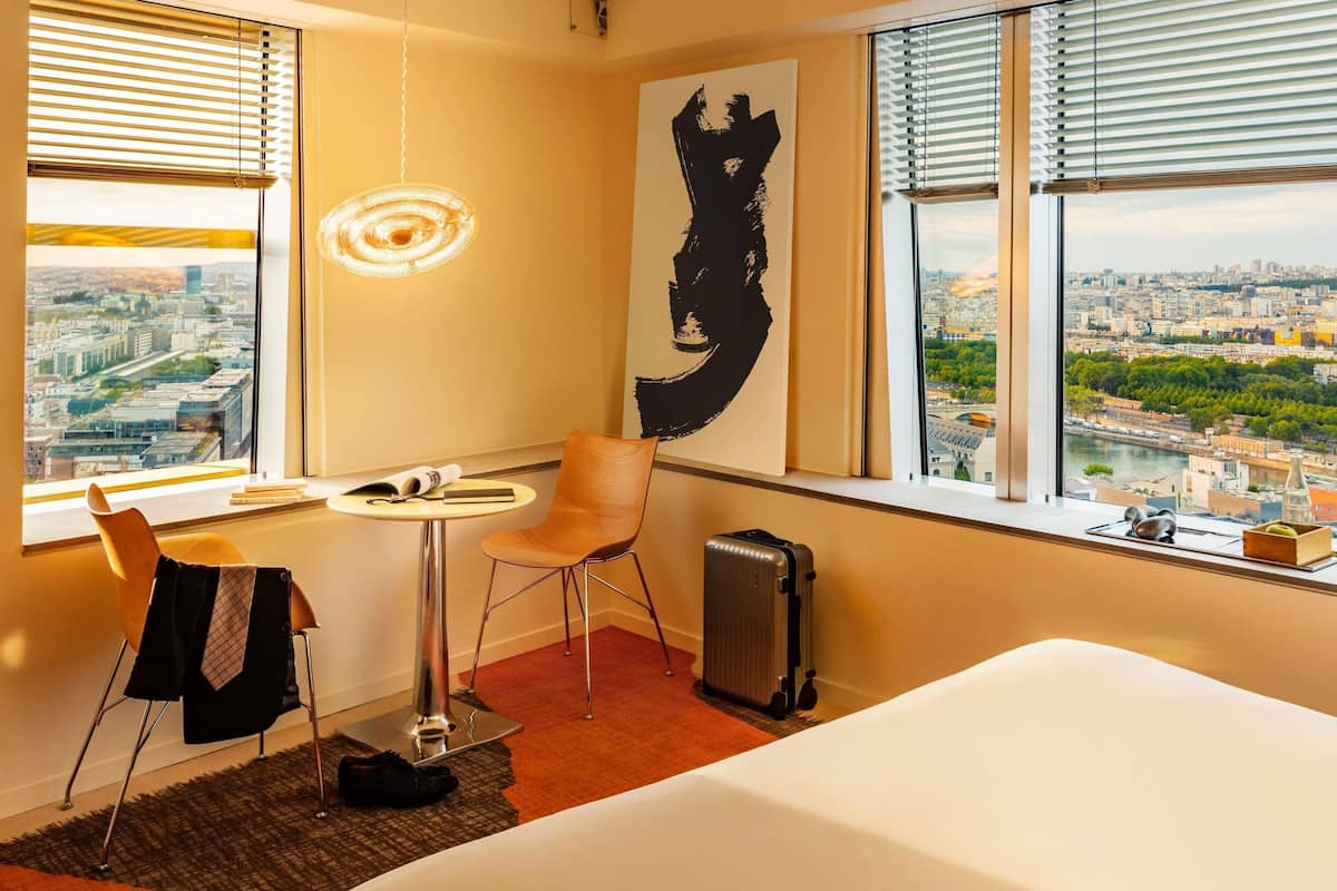 Executive-rum - 1 kingsize-säng - hörn (Panoramic Paris Eiffel Tower) | Sängtillbehör av högsta kvalitet och bäddmadrasser