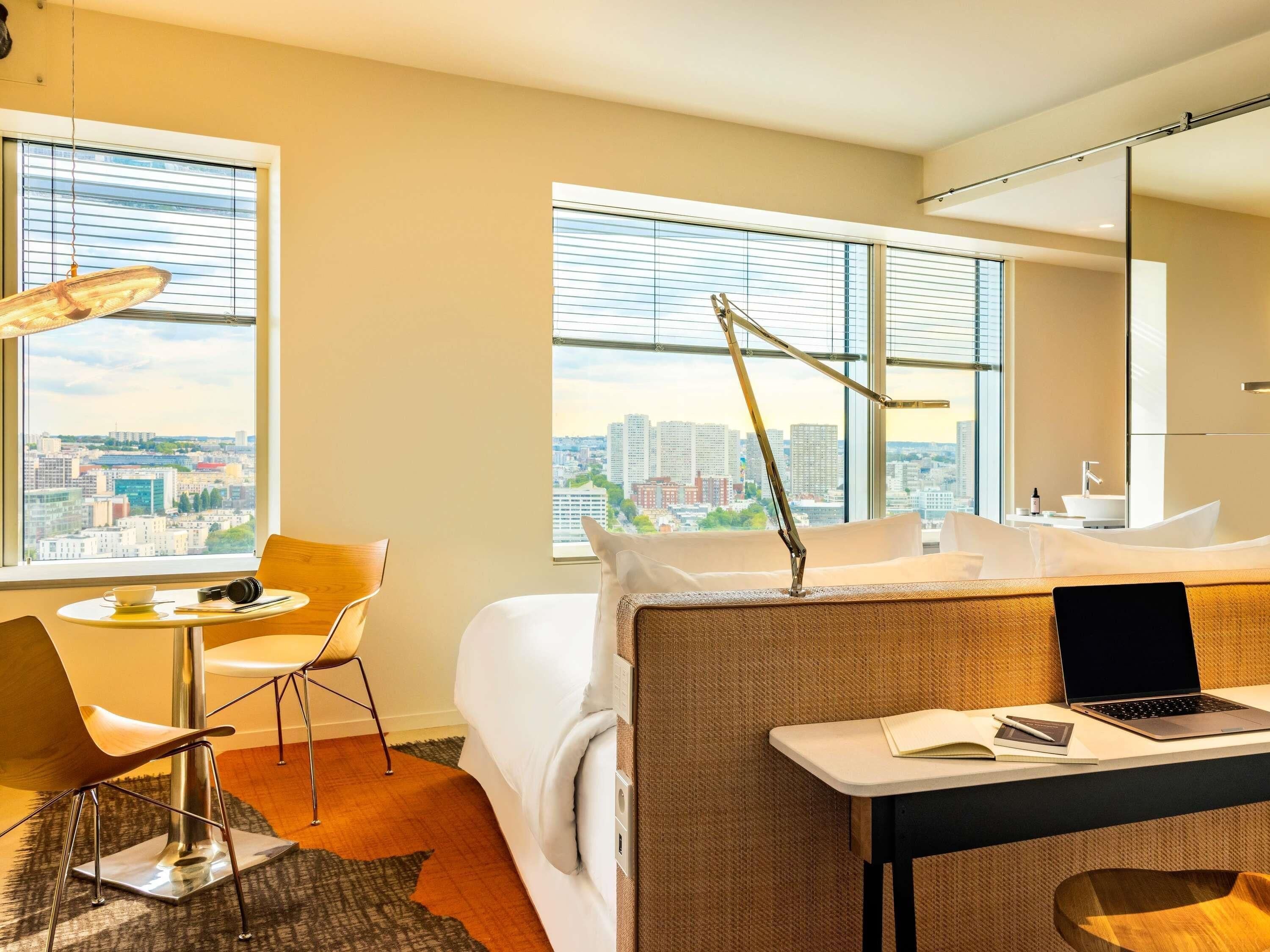 Deluxe Room, 1 King Bed (Downtown) | Premium bedding, pillow-top beds, in-room safe, desk