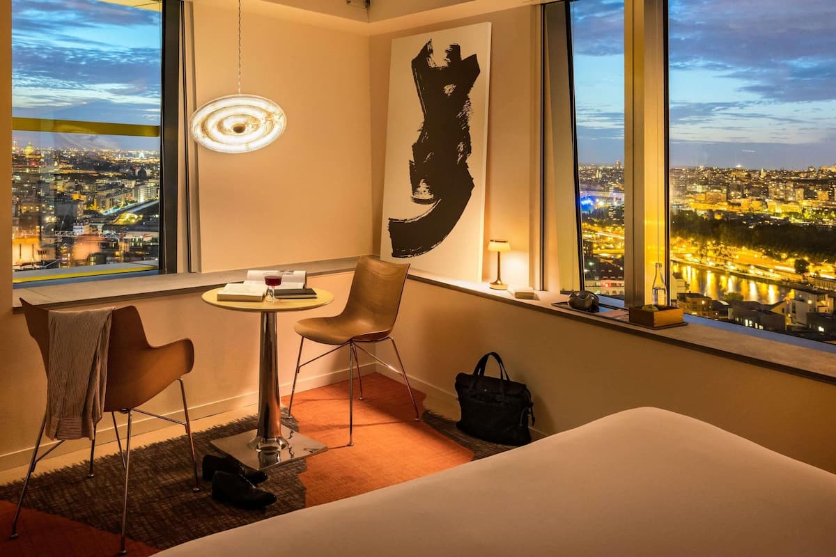 Habitación ejecutiva, 1 cama King size, en esquina (Panoramic Paris Eiffel Tower) | Ropa de cama de alta calidad y camas con pillow-top