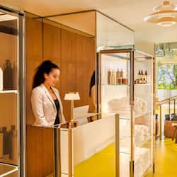 Couples treatment rooms, sauna, hot tub, body treatments, hydrotherapy