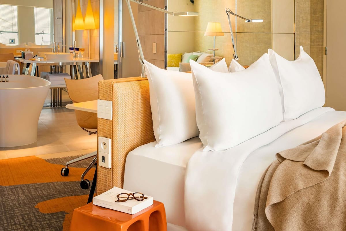 Perhesviitti, 1 suuri parisänky ja vuodesohva (Family) | Ylelliset vuodevaatteet, pillowtop-patjalliset sängyt