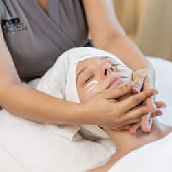 Couples treatment room(s), sauna, hot tub, body treatments, hydrotherapy