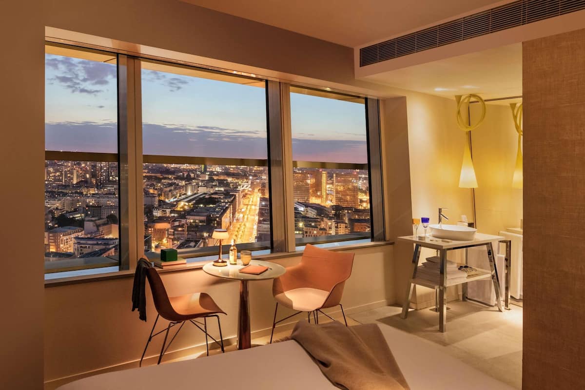 Junior Suite, 1 King Bed | Premium bedding, pillowtop beds, in-room safe, desk