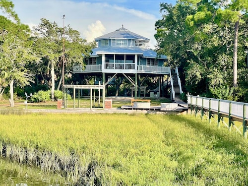 Spectacular Waterfront Property at Cloud 9!