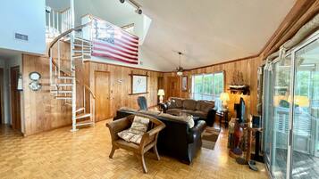 Télévision, lecteur de DVD, livres