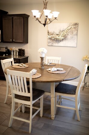 Dining - New House Near Carlsbad Caverns! (Carlsbad)