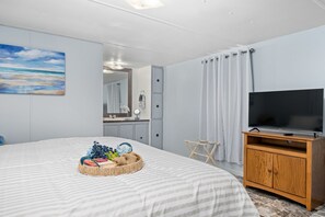 2 bedrooms, iron/ironing board, free WiFi, bed sheets