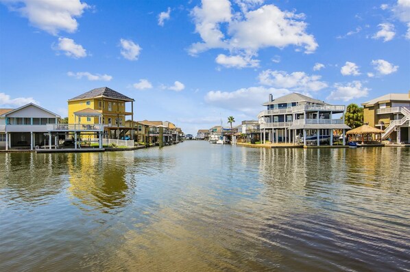House (3 Bedrooms) | Property amenity - Canal Breeze by Ryson Vacation Rentals (Galveston)