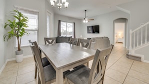 A dining area with a wooden table and chairs, a potted plant, and a ceiling fan. - Pool & Lanai: Davenport Home 12 Mi to Disney (Davenport)