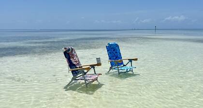 Oceanfront-Spacious 4 BR home, NEW Kitchen, Pool & Beach, 31' Boat Slip INCLUDED